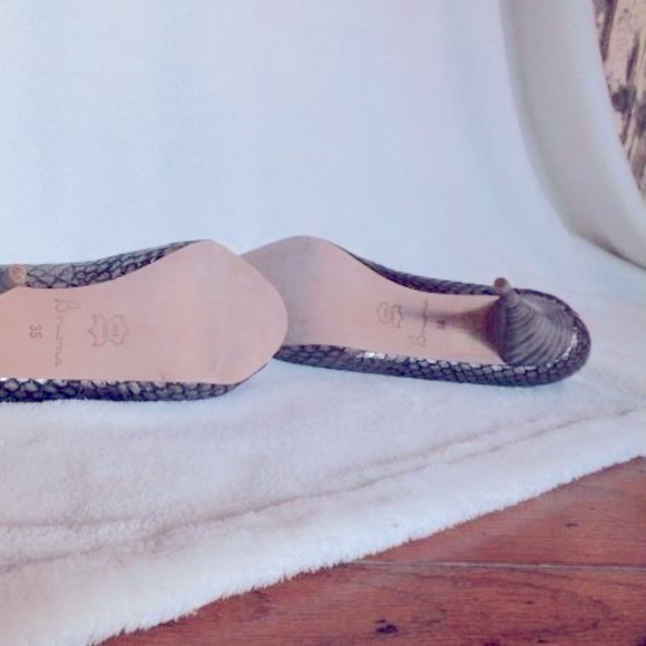 NWOT Designer Bourne Gold and Black Peep Toe Pump - Picture 6 of 7